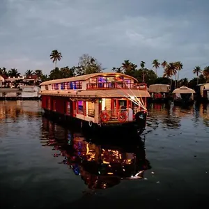 vaishnav-tours.kerala-hotels.net/